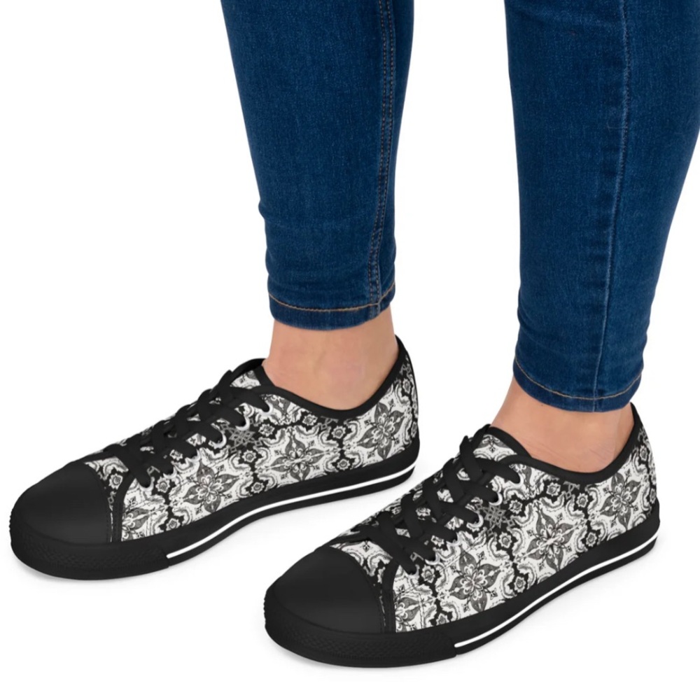 Black & White Floral Lace-Pattern Women's Sneakers